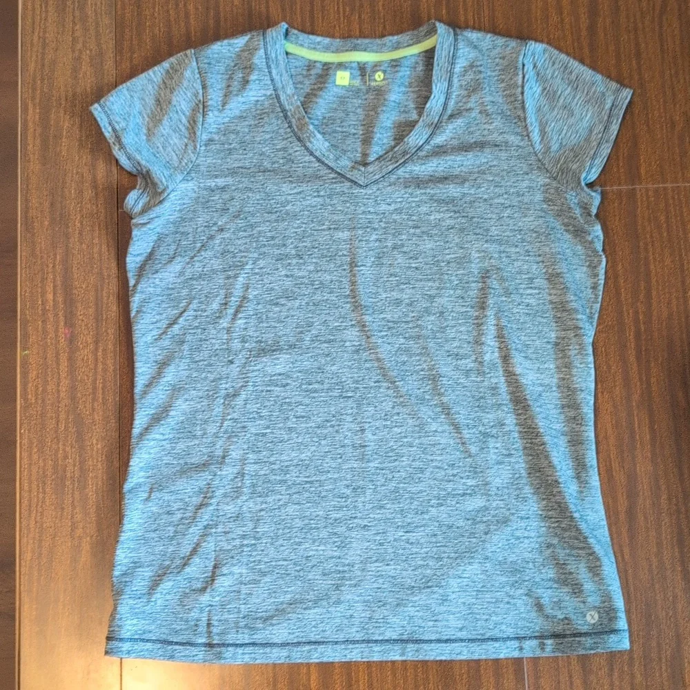 4 Medium Exercise Shirts - Picture 3 of 9